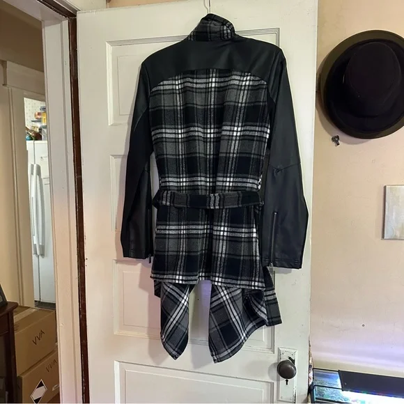 Lisa Rinna Black and Gray Plaid Asymmetrical Blanket Jacket Size M - Picture 2 of 6